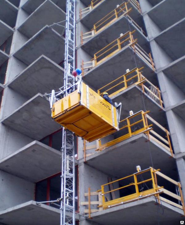 Грузовой строительный подъемник