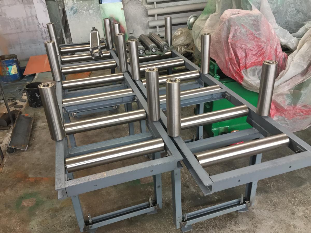 Неприводной рольганг для станка